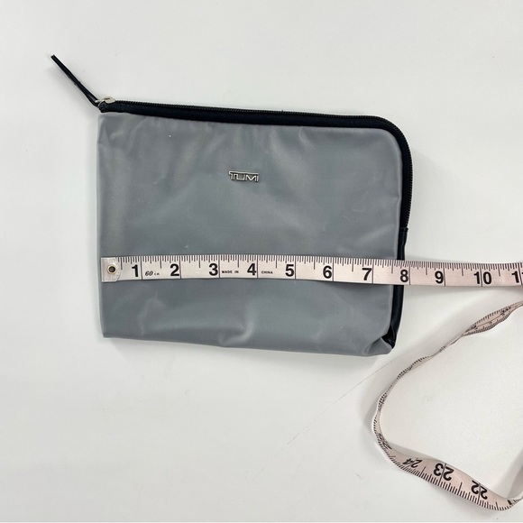 Tumi for Delta Gray Silver Zip Nylon Small Travel Bag Pouch - Picture 6 of 6